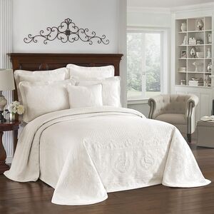 King Charles Modern Farmhouse Floral Matelasse Bedspread, Queen, Ivory
